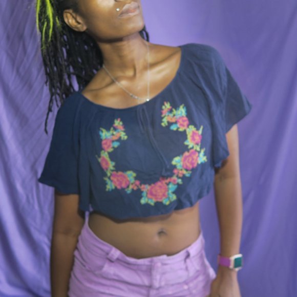 Truth NYC vine floral cropped topped in navy blue size small - Picture 2 of 6